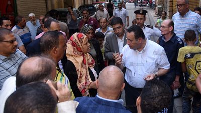 محافظ الإسكندرية: غرامة فورية على شركة النظافة لعدم الإهتمام بمنطقة محرم بك (صور)