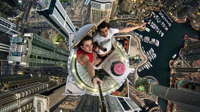 أستاذ علم نفس: السيلفي أصبح مرضًا خطيرًا كإدمان المخدرات  