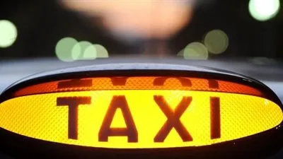 فتح باب التقديم لترخيص 200 سيارة تاكس وميكروباص في 