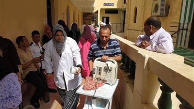 قوافل جامعة قناة السويس تعالج 980 حالة بقرى أم حبيب في الإسماعيلية