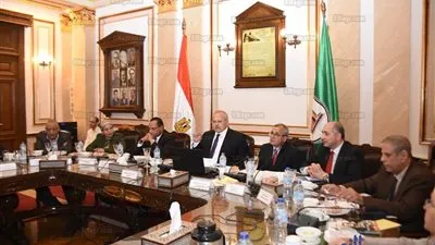 مجلس جامعة القاهرة يعقد اجتماعًا لمناقشة سير الدراسة والعملية التعليمية بالكليات (صور)