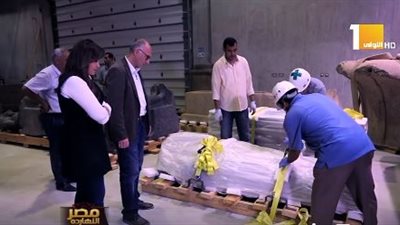 لحظة وصول تابوت 