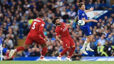 مدافع ليفربول: لا تقلقوا.. محمد صلاح يحتاج إلى قليل من الحظ