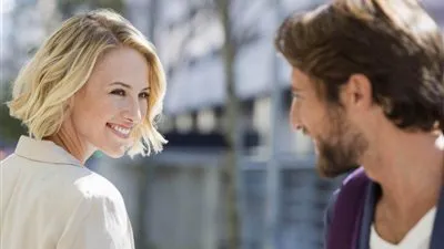 علامات الحب عند الرجل من لغة الجسد