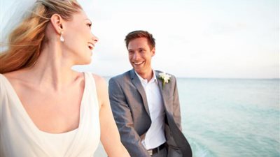 علامات تدل على محبة زوجكِ لك