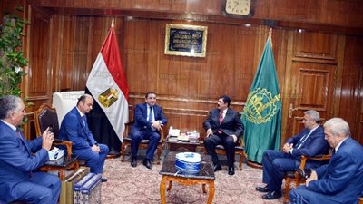 محافظ القليوبية يبحث مع السفير الأذربيجاني تفعيل اتفاقية التوأمة  