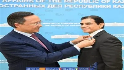 وزير خارجية كازاخستان يمنح السفير المصرى وسام التميز والاستحقاق 