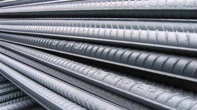 أسعار الحديد تتراجع لأدنى مستوى منذ مارس