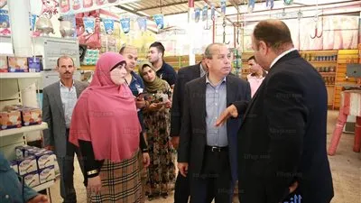 محافظ كفر الشيخ يتابع حركة البيع والتخفيضات على السلع بالمعرض الدائم (صور)