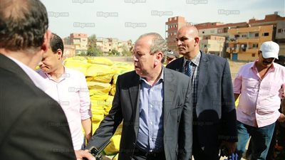 محافظ كفر الشيخ يُغرم شركة أسمدة الزراعية 10 آلاف جنيه وينذرها بالغلق (صور)