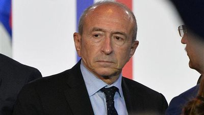 ماكرون يرفض استقالة وزير الداخلية كولومب