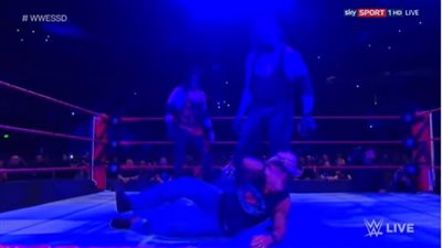 نتائج عرض الرو الأخير.. أندرتيكر وكين يقضيان على جون مايكل وتربيل أتش