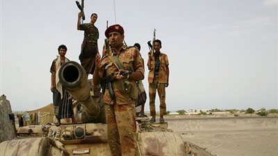 الجيش اليمني يعلن مقتل قيادي حوثي و40 عنصرًا من مرافقيه بالحديدة