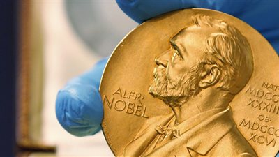 أرثر أشكين وجيرار مورو ودونا ستريكلاند يفوزون بجائزة نوبل للفيزياء 2018