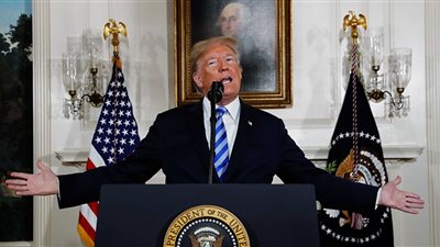 ترامب يهين صحفية ويشكك بقدراتها العقلية (فيديو)