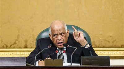 رسالة اعتراض من السيسي لرئيس البرلمان بشأن قانون 'البحوث الطبية'