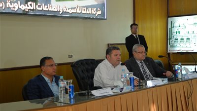  وزير قطاع الأعمال يعقد لقاء مفتوحًا مع العاملين بشركة الدلتا للأسمدة   