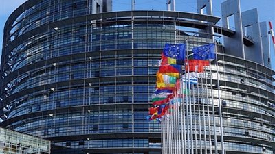 الاتحاد الأوروبي يوافق على خفض الضرائب على الكتب الإلكترونية 