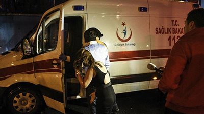 سيارة تدهس مارة في اسطنبول (فيديو)