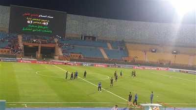 لاعبو وفاق سطيف يتفقدون ملعب السلام