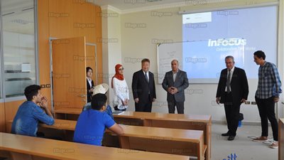 رئيس جامعة كفرالشيخ والمستشار الثقافي الصيني يفتتحان معامل كلية الألسن ويؤكدان عمق العلاقات