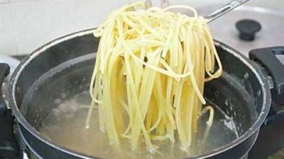 أسرع طريقة لتسوية المكرونة 