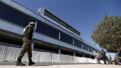 إقلاع الطائرة تقل نجلي صالح من مطار صنعاء