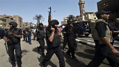 ضبط ٥ أشخاص بحوزتهم مخدرات وسلاح ناري بالموسكي