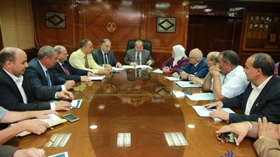 محافظ كفر الشيخ يناقش ملفات التعليم مع مجلس الأمناء ويكلف بتوزيع المعلمين