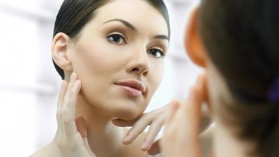 الشاي الأخضر.. الحل الأمثل لتهدئة انتفاخ الوجه