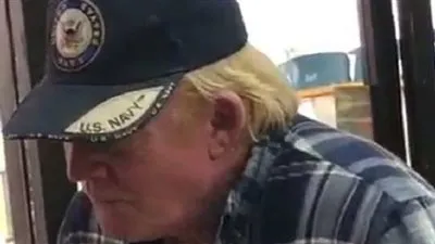 شاهد.. شبيه ترامب يشعل مواقع التواصل الاجتماعي