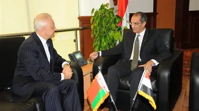 وزير الاتصالات يستقبل سفير بيلاروسيا بالقاهرة لبحث سبل التعاون