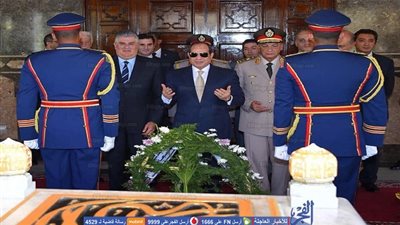 السيسي يضع إكليل الزهور على قبر 'عبدالناصر' احتفالا بذكرى 6 أكتوبر (صور)