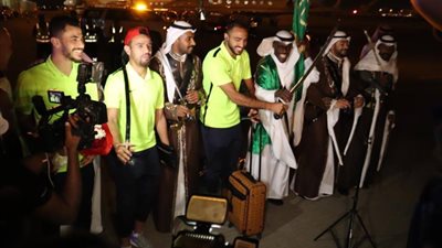 لاعبو الزمالك يشاركون في رقصة العرضة السعودية (صور)