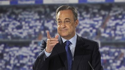 رئيس ريال مدريد يتسلم جائزة Corazón Azul