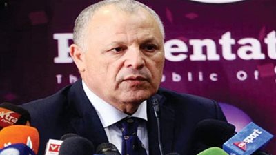 أبو ريدة يطير لفرنسا في رحلة علاجية