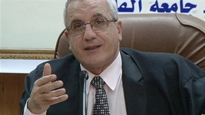 أستاذ بـ إعلام القاهرة يطالب بإعادة النظر في قناة النيل للرياضة