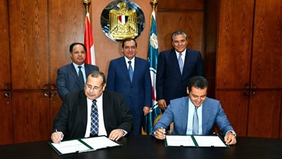 البترول تتعاقد مع 