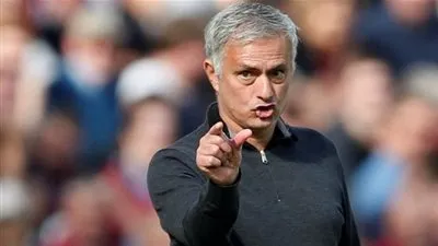 نجم مانشستر يونايتد السابق يهاجم مورينيو