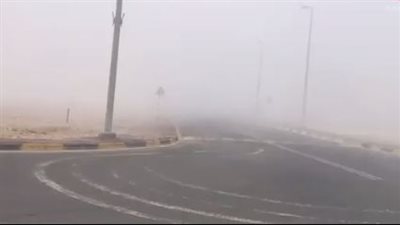 الضباب يغطي المدن الإماراتية.. والجهات المعنية تحذر