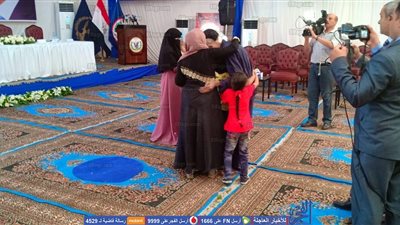 غارم يلتقى بأسرته.. 