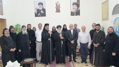 الوفد الكنسي الإيطالي يزور مستشفى الأرومان للأورام بالأقصر