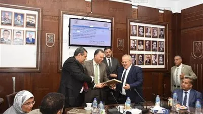 جامعة القاهرة تحتفل بتخريج دفعة جديدة من حملة ماجستير الهندسة بحضور وزير النقل (صور)