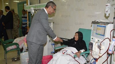 محافظ سوهاج يزور المستشفى العسكري ومدرسة التمريض ومصانع القوات المسلحة