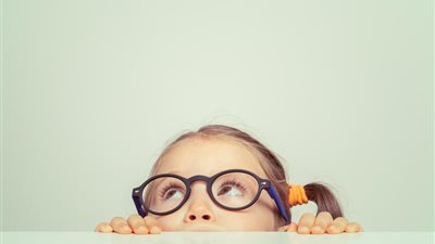 علاج مشكلة الخجل عند الأطفال