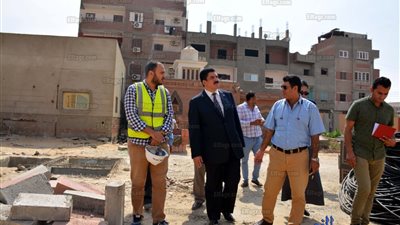 محافظ القليوبية يفاجئ مستشفى الخانكة.. ويتفقد أقسام الطوارئ وبنك الدم (فيديو وصور)