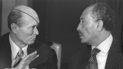 الغائب الحاضر.. أنور السادات أيقونة مصرية فضحت إسرائيل في حرب أكتوبر