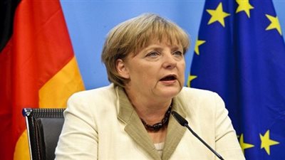 ميركل تتهم قطاع صناعة السيارات في ألمانيا بالتضليل والكذب