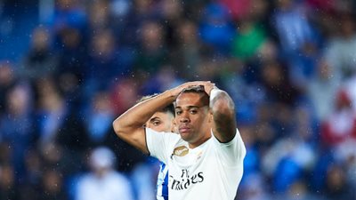 ريال مدريد يسقط أمام ألافيس بهدف قاتل في الدوري