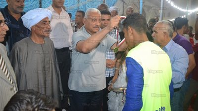 محافظ السويس يفتتح ملعب أرض المشروع بحى الجناين (صور) 